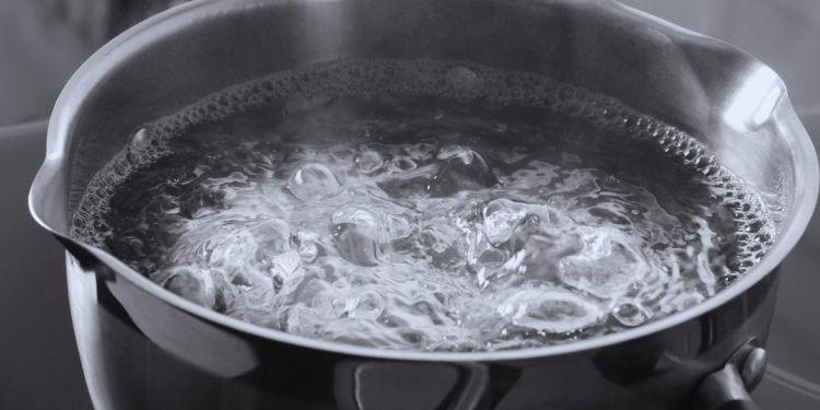 “Dangerous Family Dynamics: Niece Suffers Burns in Kanyama Woman’s Attack”